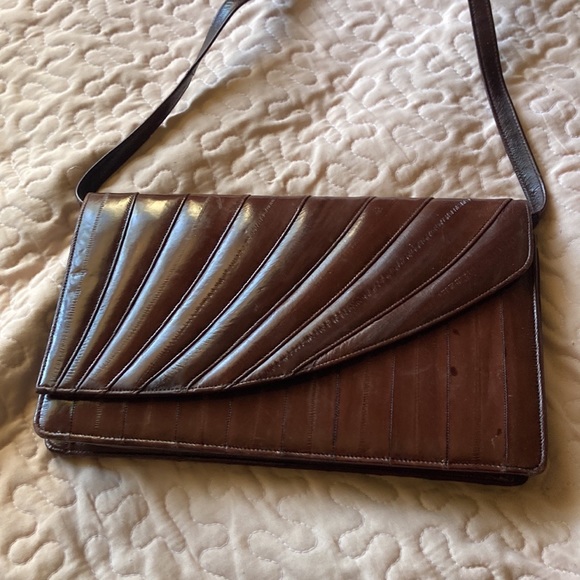 Eel skin bag, rich brown with brown suede interior. Excellent condition! - Picture 2 of 7